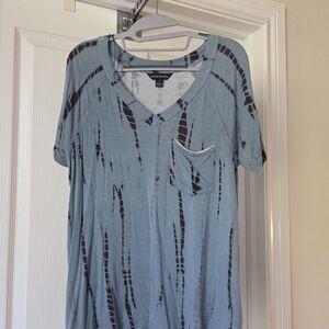 Rock & Republic Blue Tie-Dye V-Neck Pocket Tee